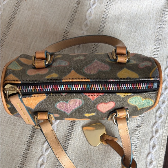 VINTAGE Dooney & Bourke Scribble Hearts Mini Barrel bag - Picture 5 of 12